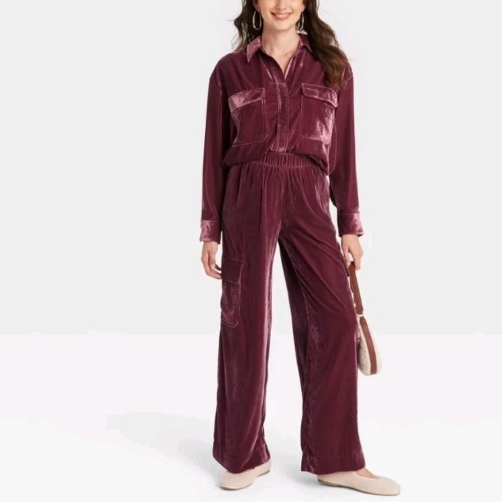 Medium Maroon Women Mid Rise Wide Leg Velvet Cargo Pants Holiday